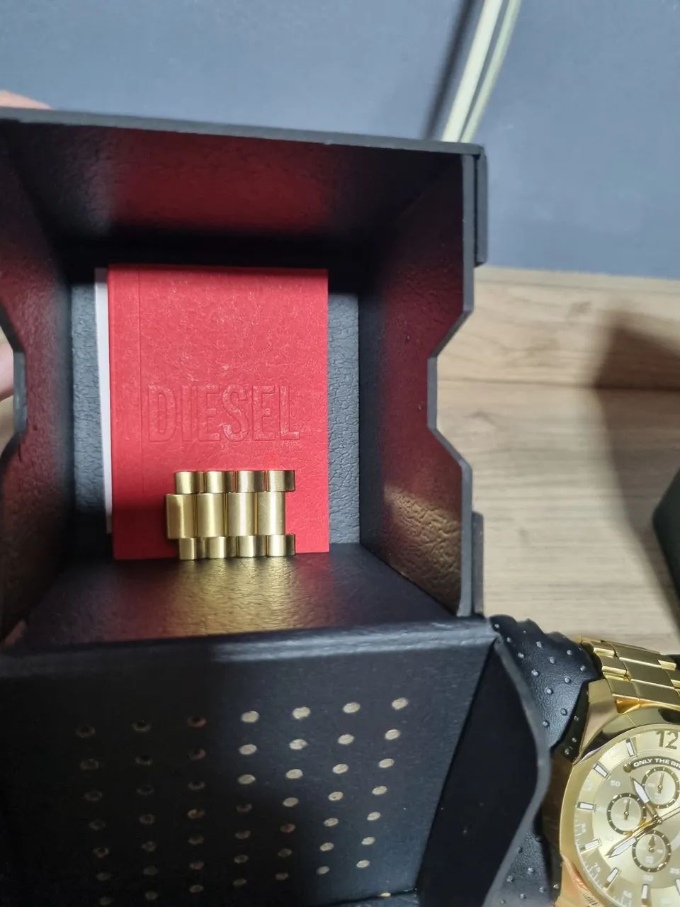 Relógio Diesel dourado  - Foto 4