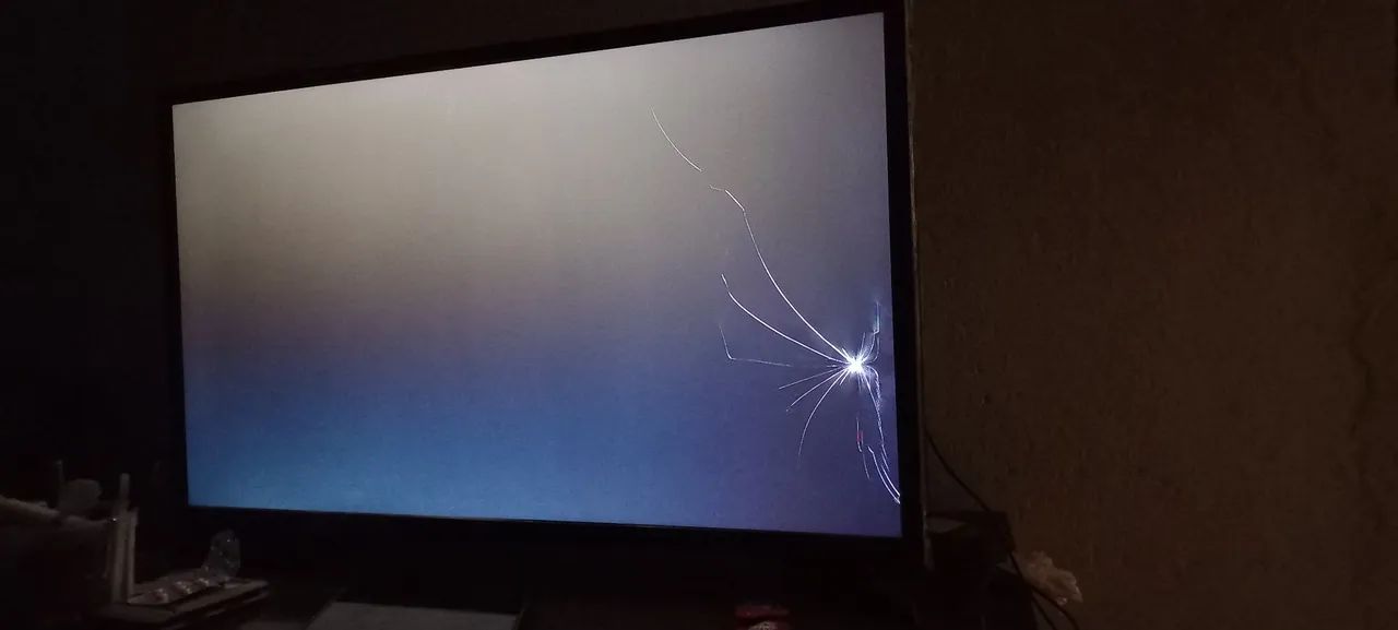 SMART TV 32 COM DEFEITO 