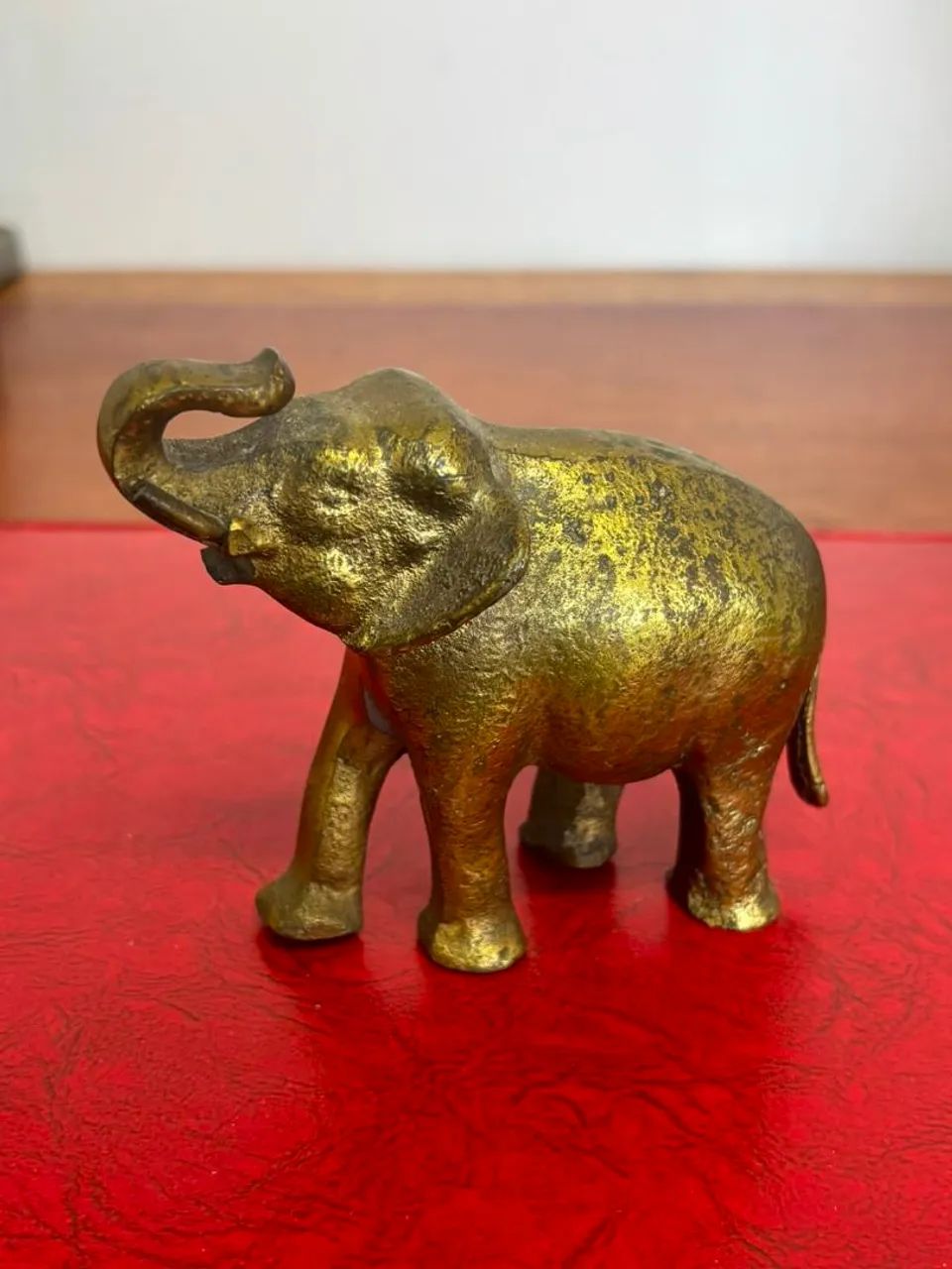 Antigo e lindo elefante, em bronze - 10,5cm de comprimento