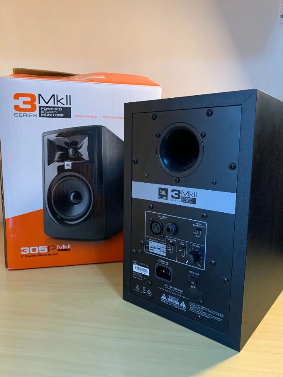 Monitor de referência JBL 305P MKII 5 POL Bivolt - PAR