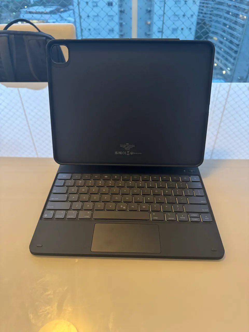 ESR Capa com Teclado para iPad Pro 13, Suporte Magnético, Modos Retrato/Elevado - Foto 3