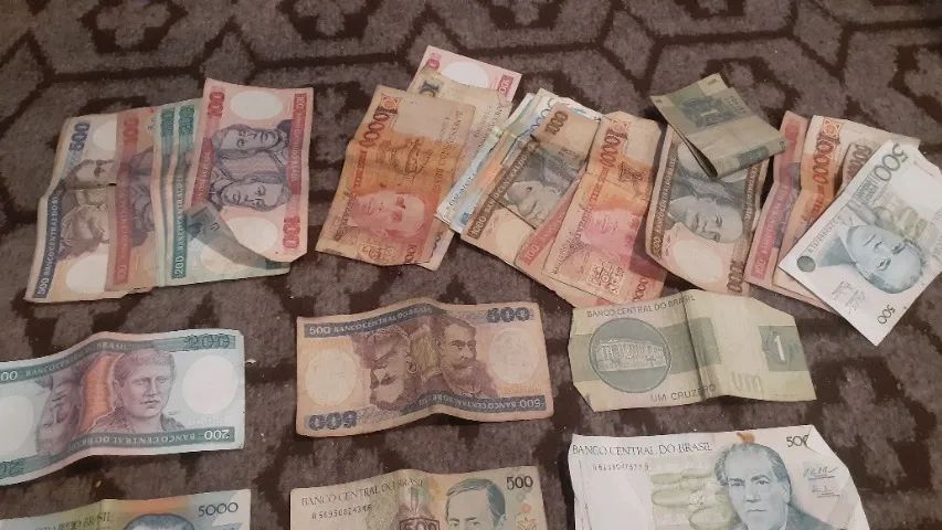 Lote de Moedas e Cédulas Antigas - Foto 2