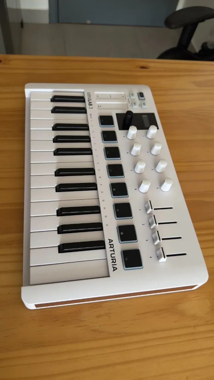 Arturia MiniLab 3 中古美品 controlador midi arturia minilab 3 - Instrumentos musicais
