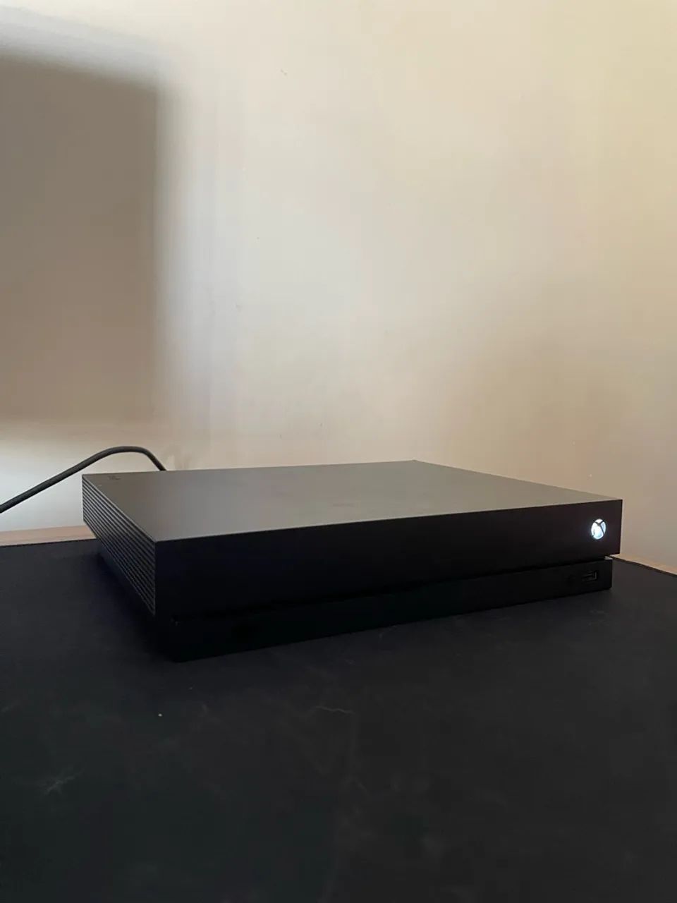 Xbox one x 1Tb 2 controles  - Foto 3