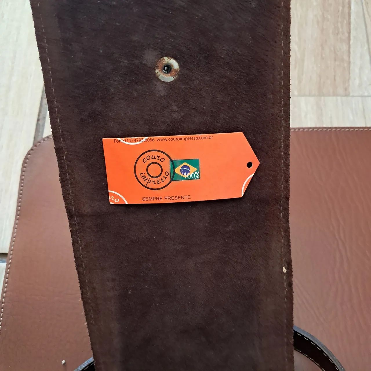 Uma porta vinhos de couro  - Foto 4
