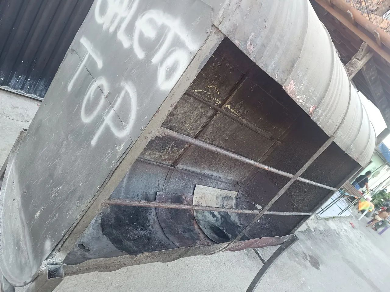 Vendo: Churrasqueira grande muito boa  - Foto 4