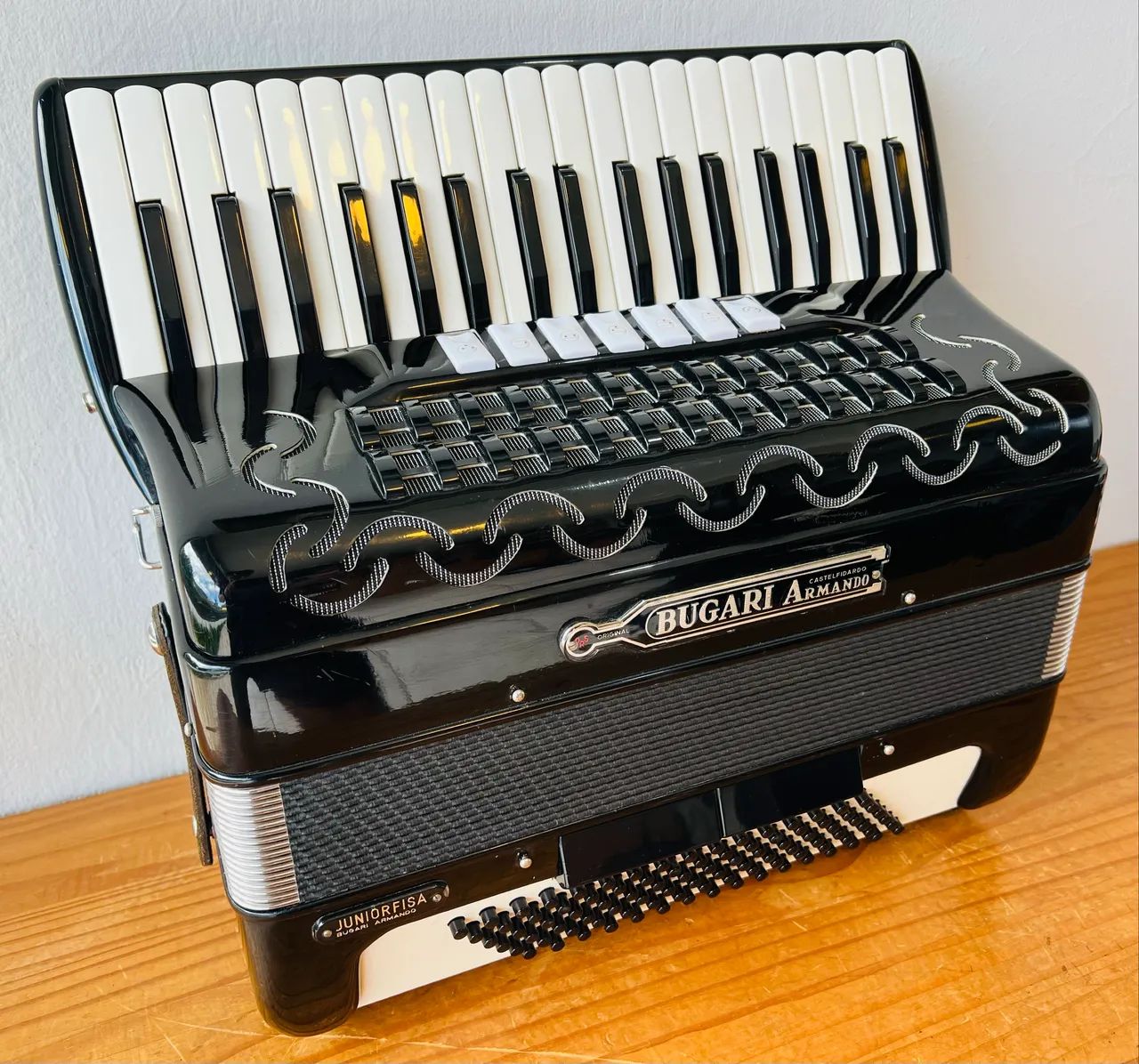 Acordeon Bugari 96 baixos  - Foto 2