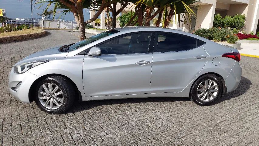 Hyundai Elantra GLS 2.0 16V Flex Aut. 2014 - Foto 4