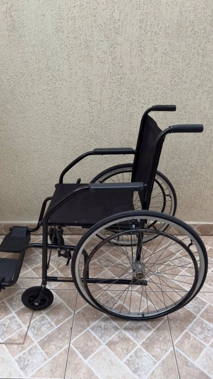 Cadeira de Rodas preta Nylon marca CDS