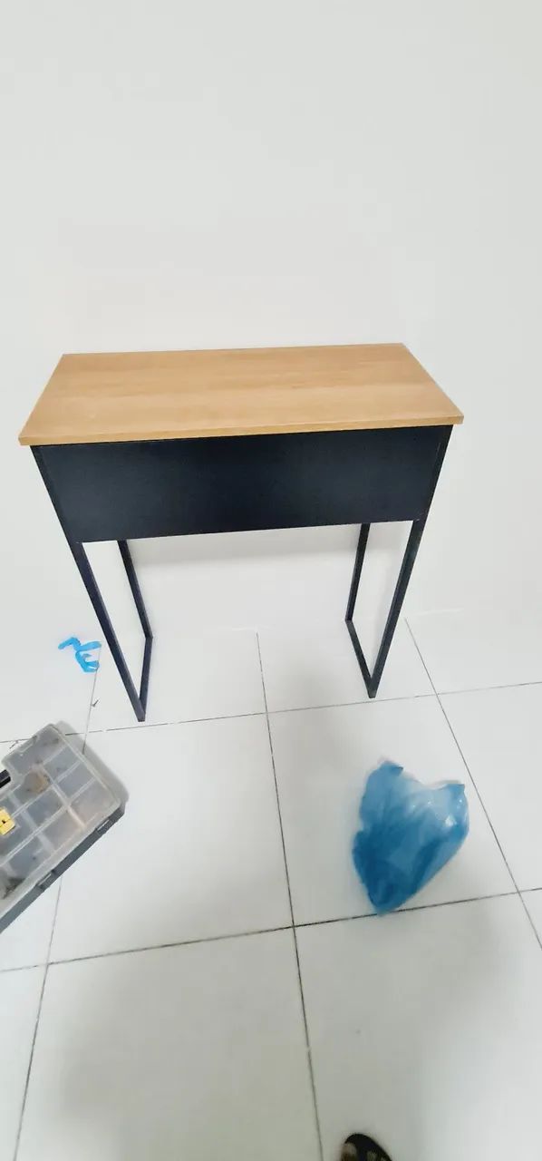 Aparados em Mdf e pernas de metalon 20x20
