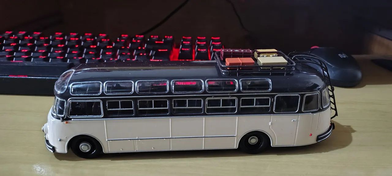 Miniaturas de ônibus escala 1/43 - Foto 2