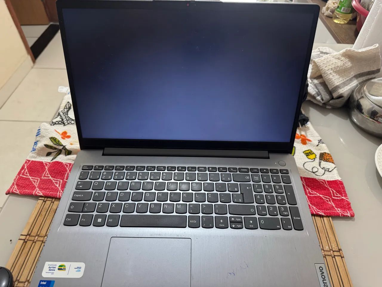Vendo notebook Lenovo - Foto 2