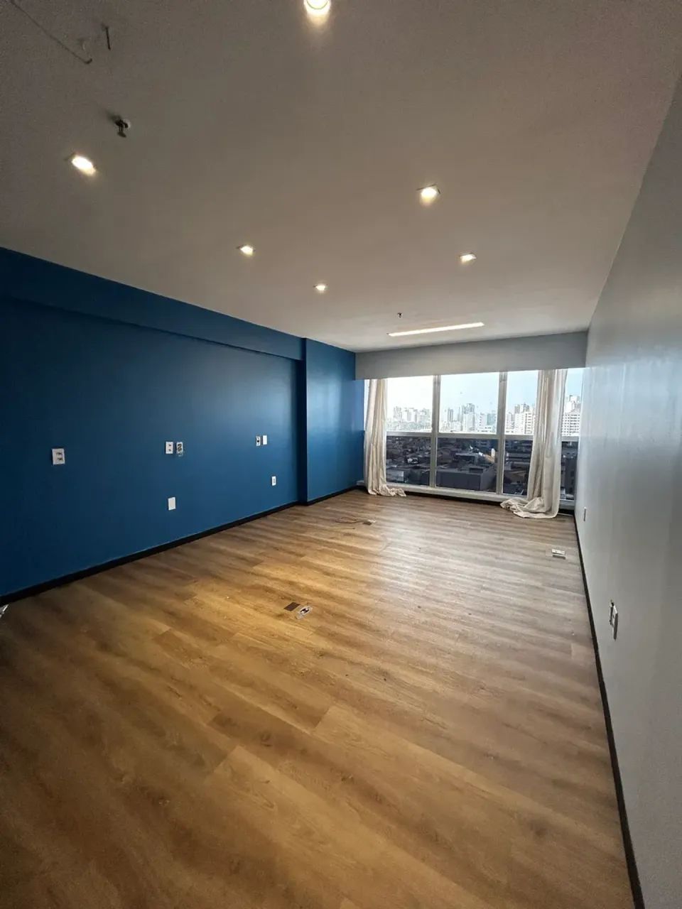 ALUGO SALA COMERCIAL NO EDF. OFFICE TOWER - Foto 3