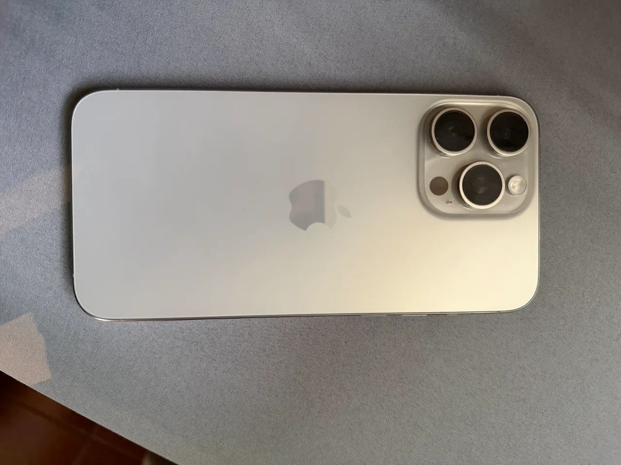 Apple iPhone 15 Pro Max 256GB シルバー Apple iPhone 15 Pro Max 256GB 5G Semi-Novo com Tela Super Retina
