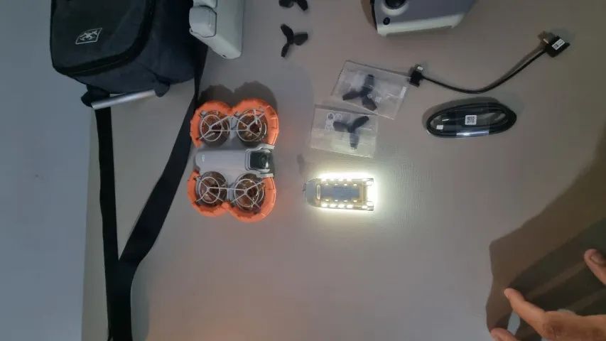 Drone Dji Neo Fly More Combo 3 Baterias 6 Helices de reposição Lanterna Voo Noturno - Foto 4