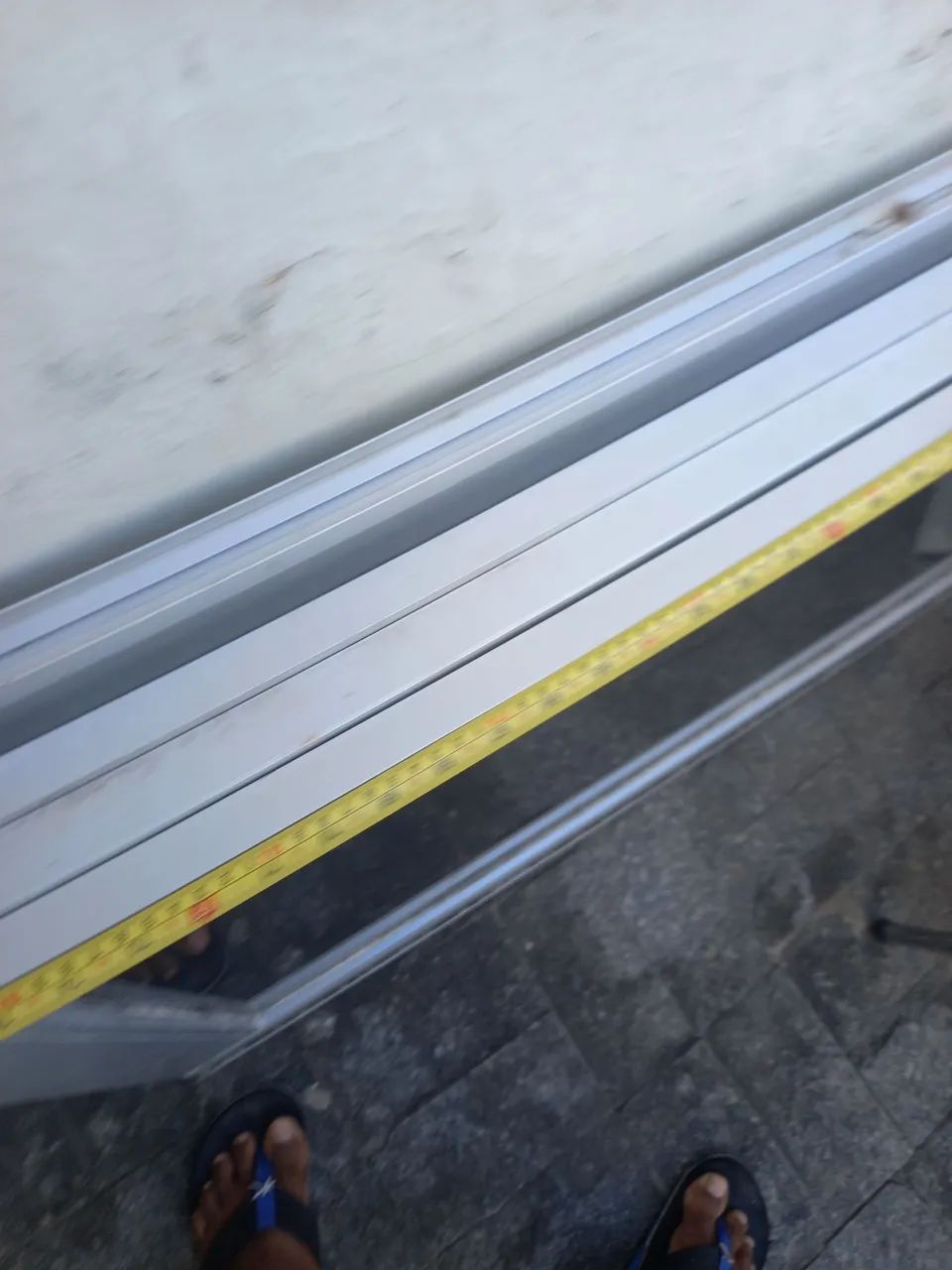 Vendo 3 portas em vidro e aluminio  - Foto 4