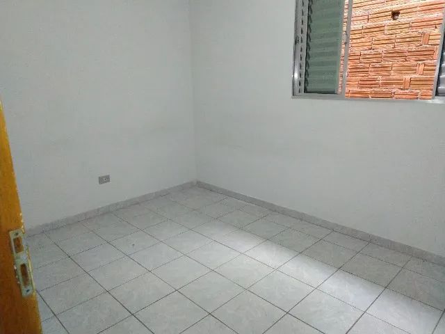 Casa 3 cômodos grandes e com boa área de serviço piso suberior de sobrado - Foto 4