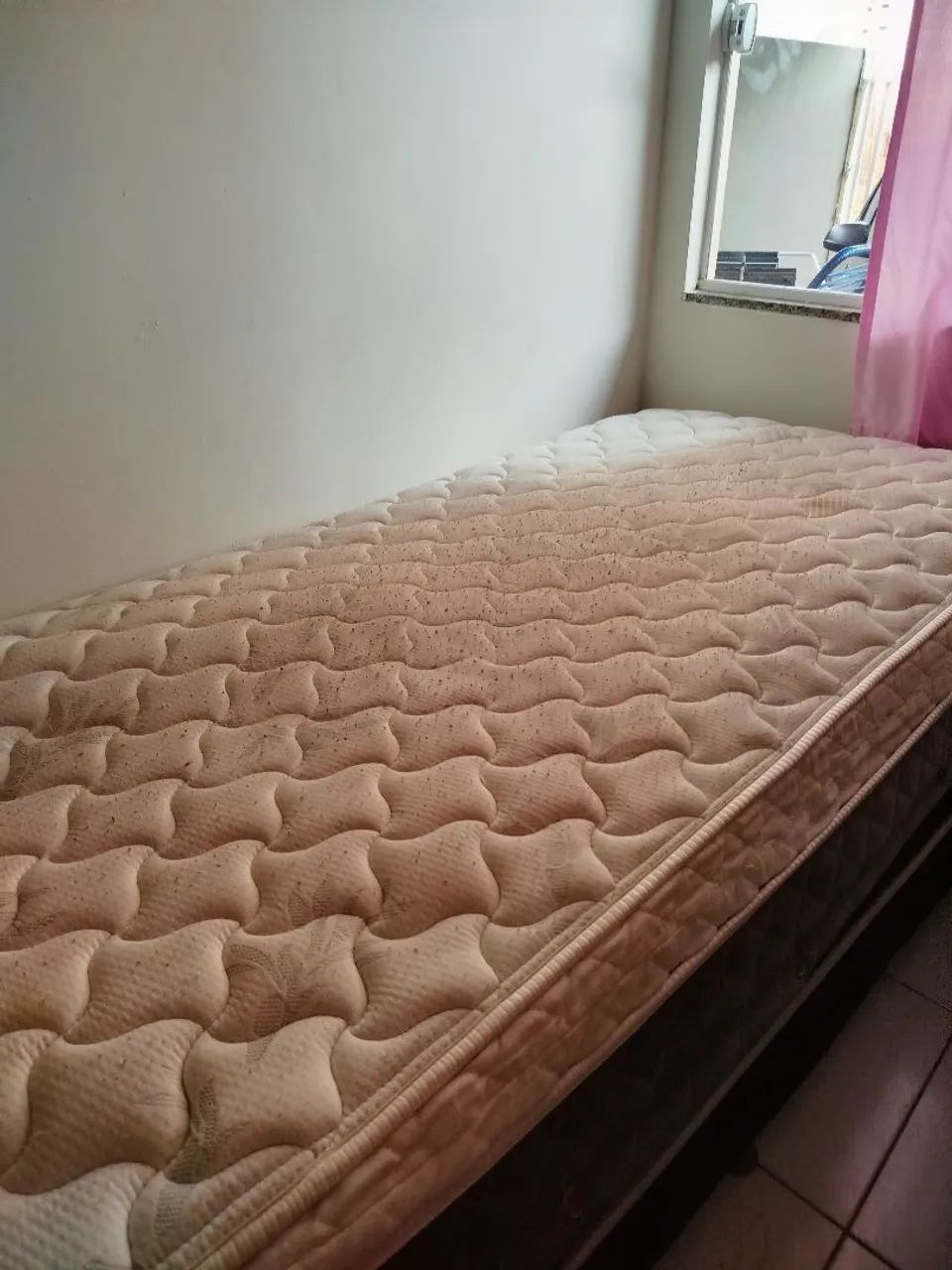 Vendo colchão de molas solteiro 