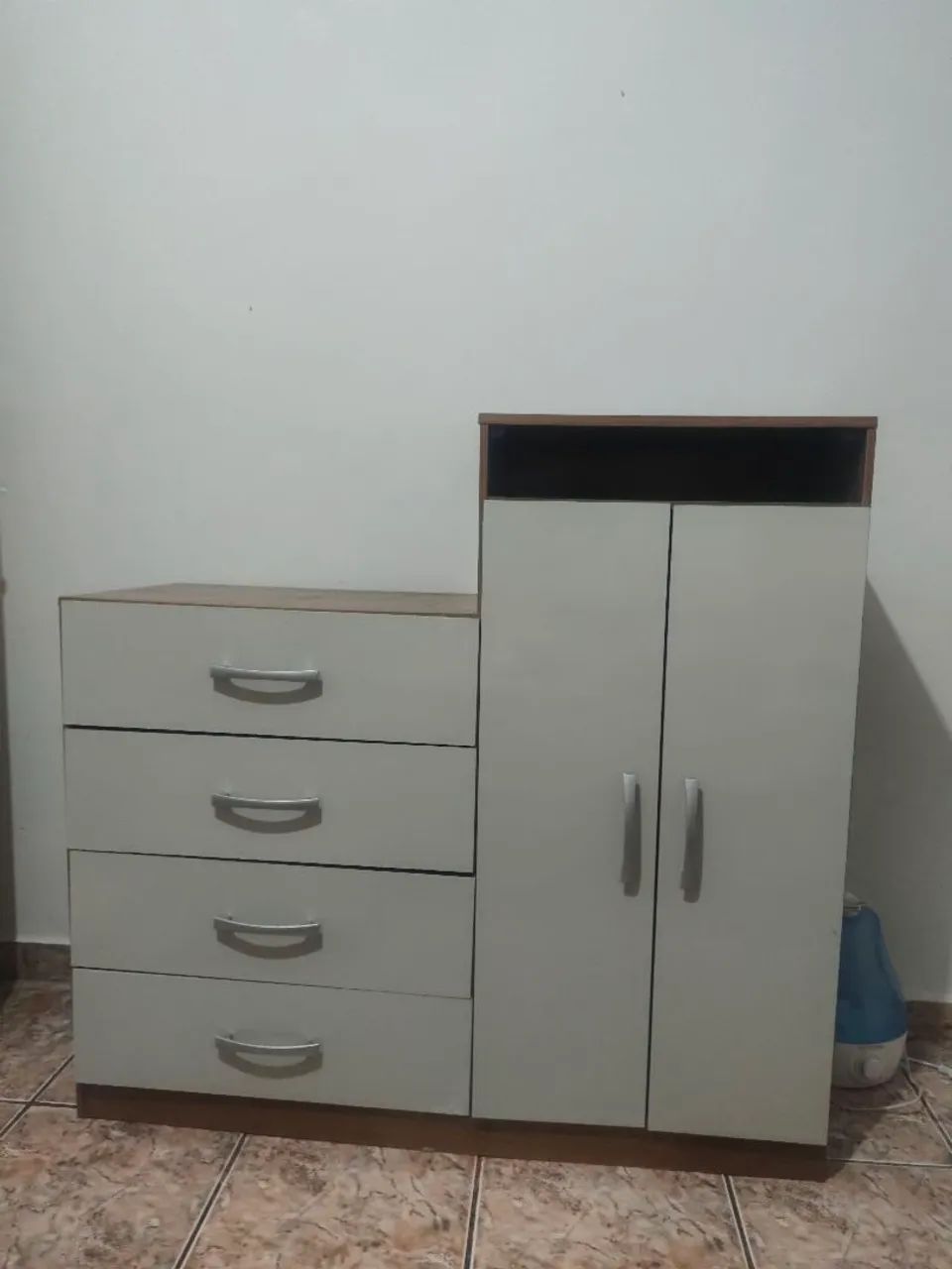 Vendo cômoda grande e espaçosa em bom estado  - Foto 2