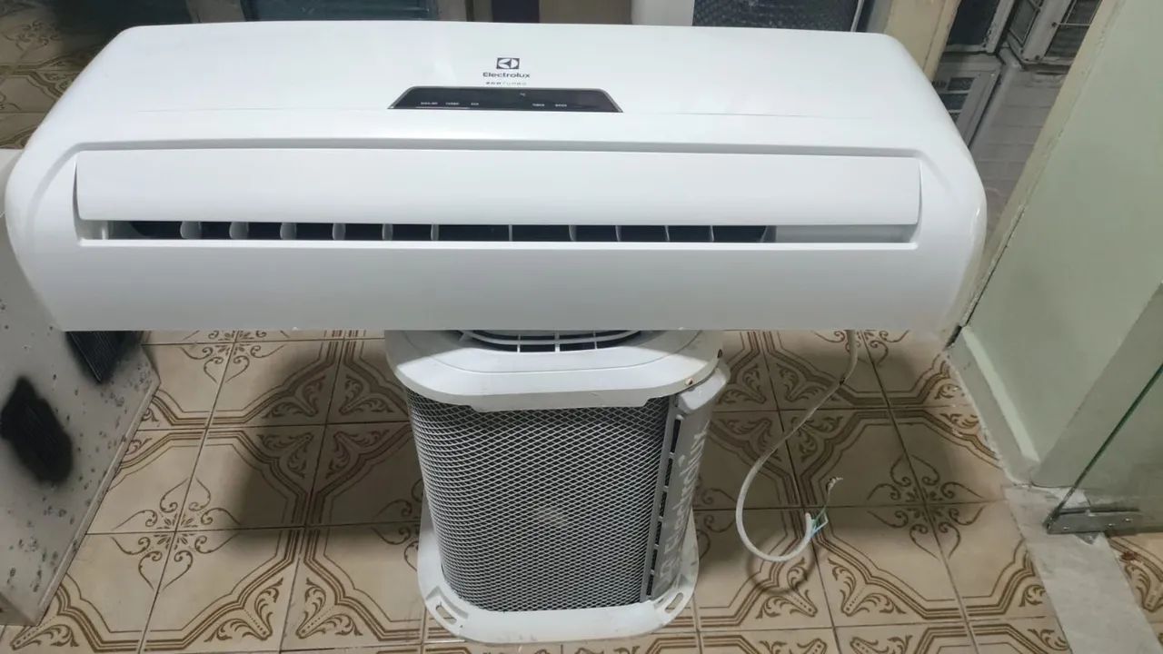Ar condicionado split Electrolux 12.000 Btus (novíssimo)