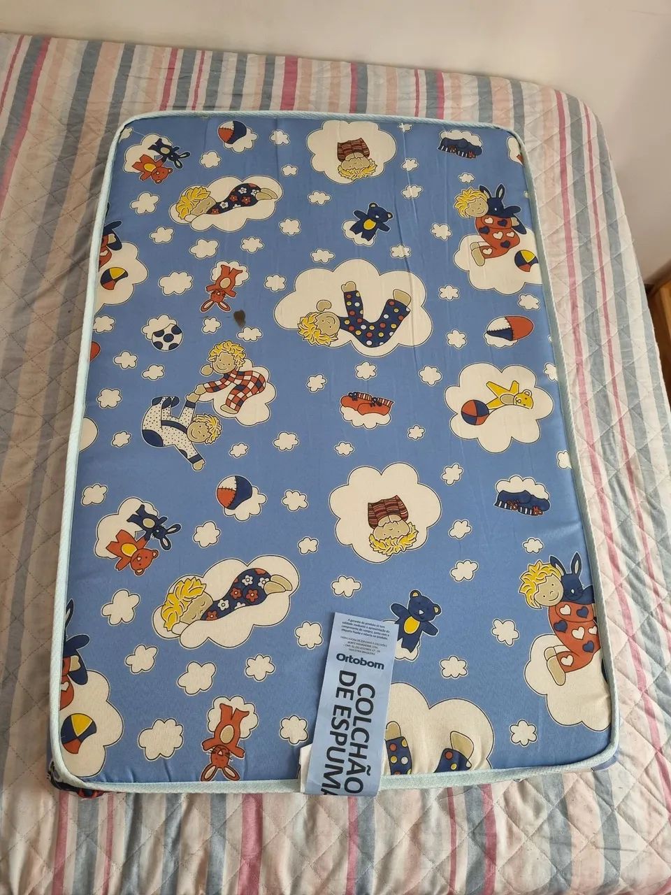 COLCHAO BEBE COM TRAVESSEIRO ANTI SUFOCANTE - Foto 2