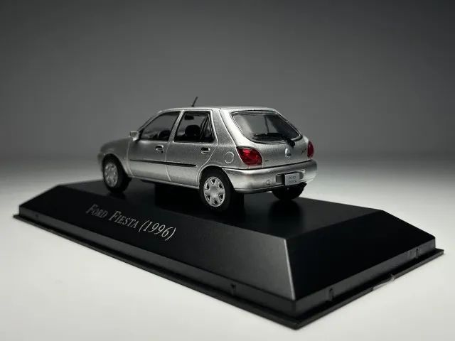 Miniatura Ford Fiesta Prata 1996 - Ixo Escala 1/43 - Hobbies e