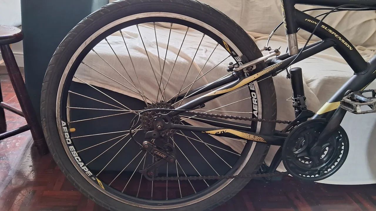 Bicicleta aro 26.Andes,pneus bons,raio duplo na traseira, rolamento, suspensão dianteira. - Foto 3