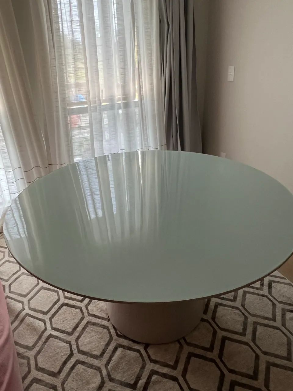 Mesa Off White 1,40m - Moderna, Elegante e Em Ótimo Estado!  - Foto 3