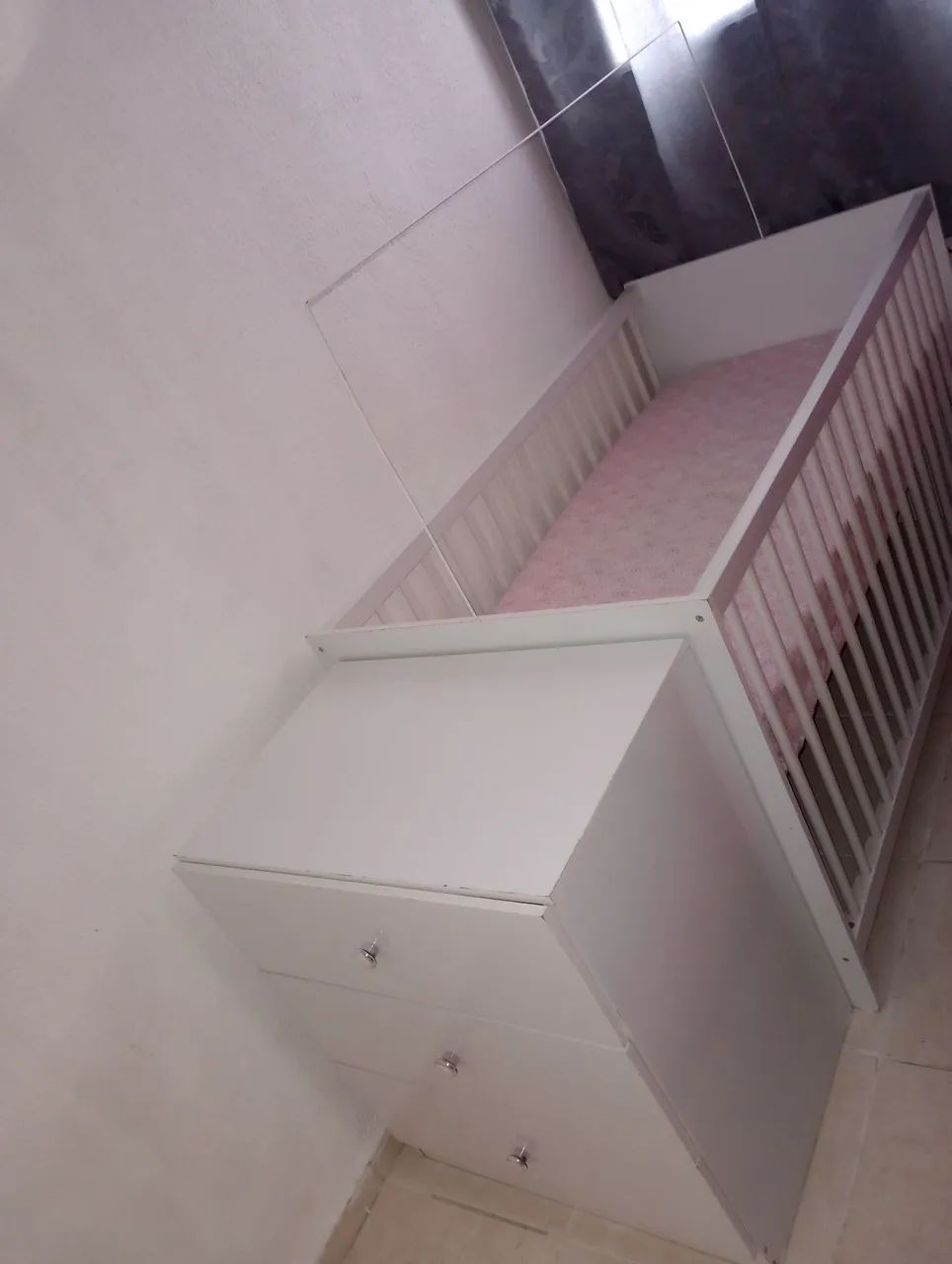 Berço já com uma cômoda embutida  - Foto 2