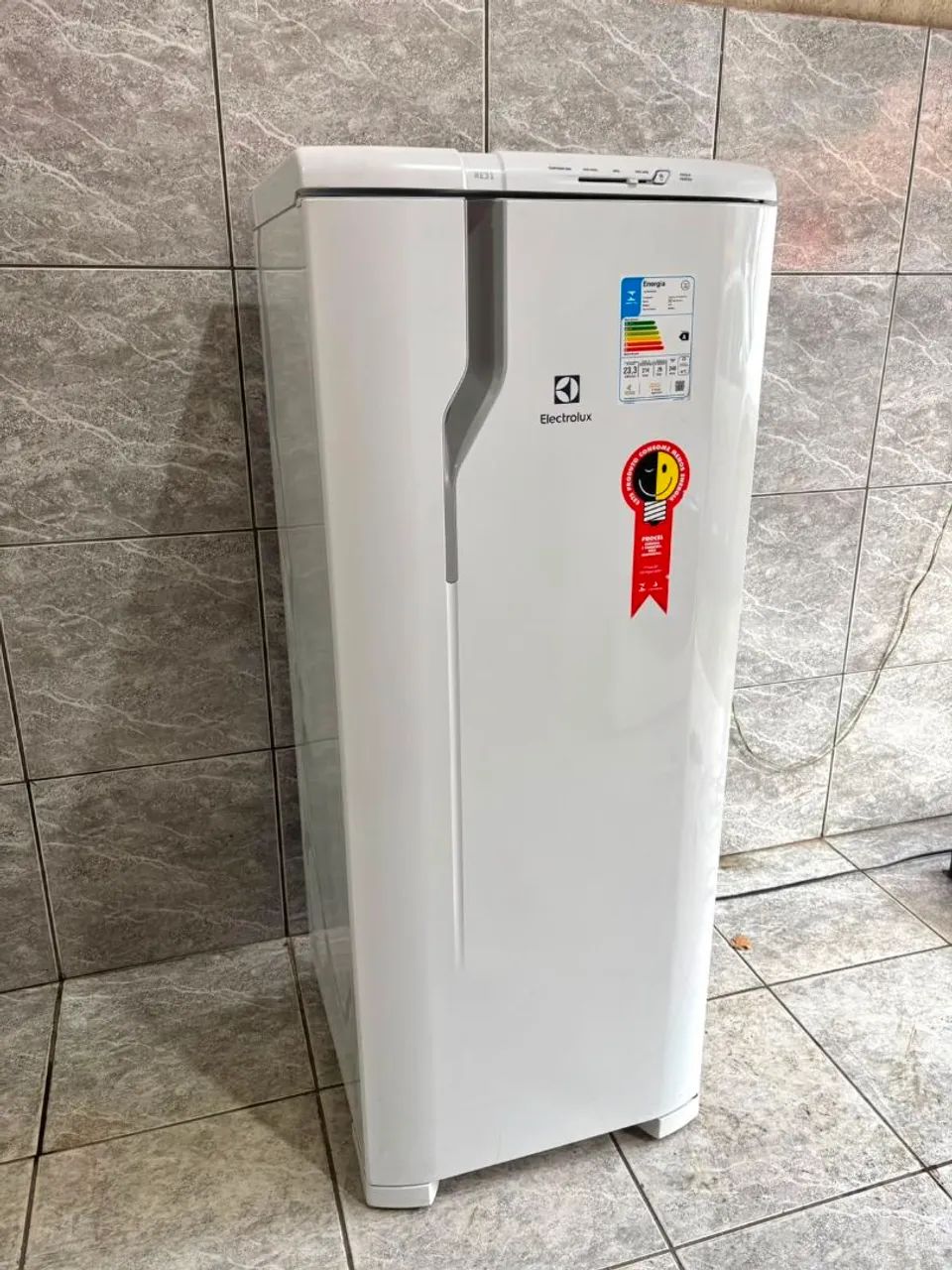GELADEIRA ELECTROLUX NOVA 240 LITROS