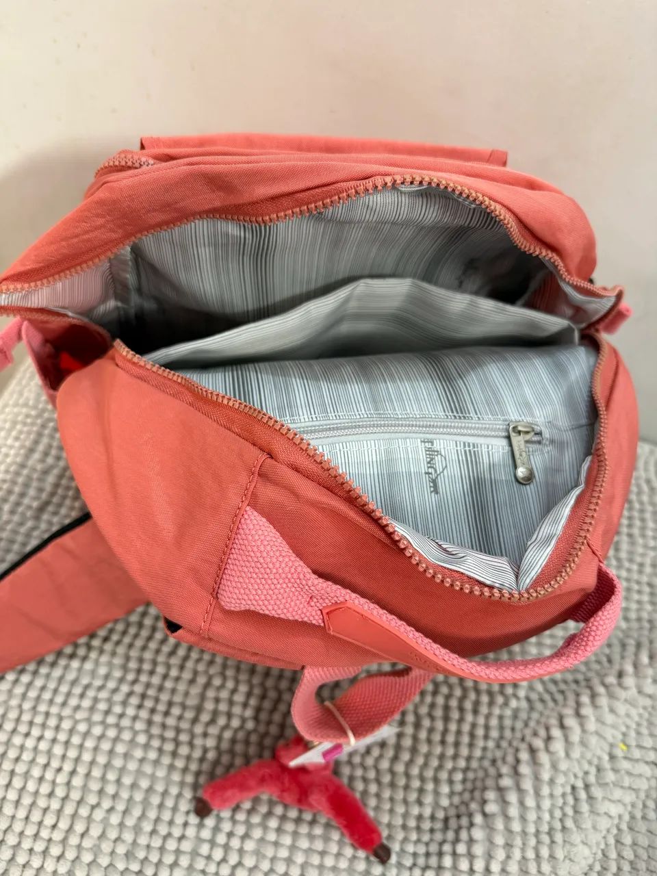 Bolsa Kipling Primeira linha na cor SALMÃO - Foto 5