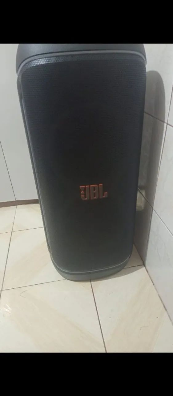 Caixa de som JBL 720 com meses de uso na garantia 
