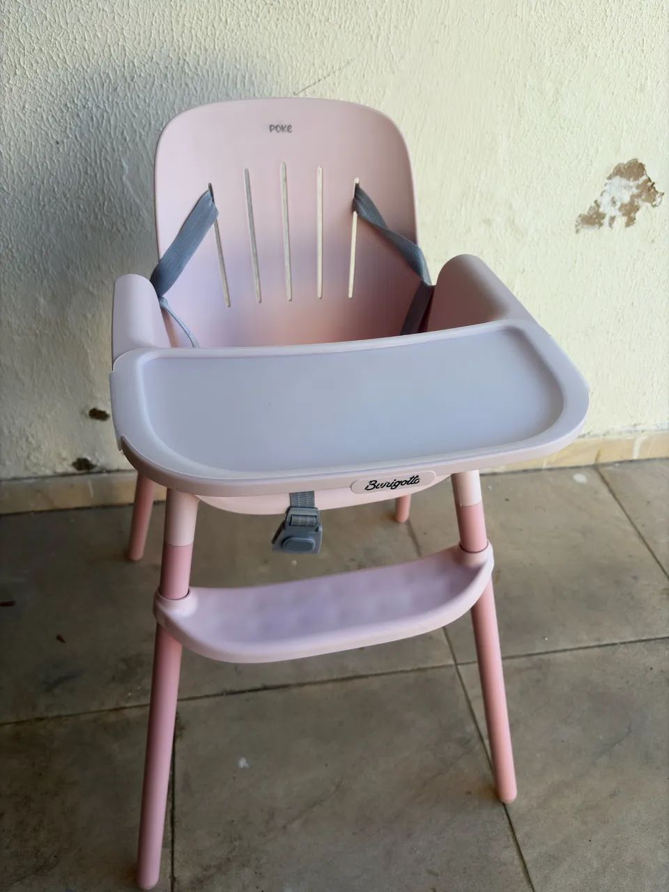 Cadeirinha de alimentação rosa 