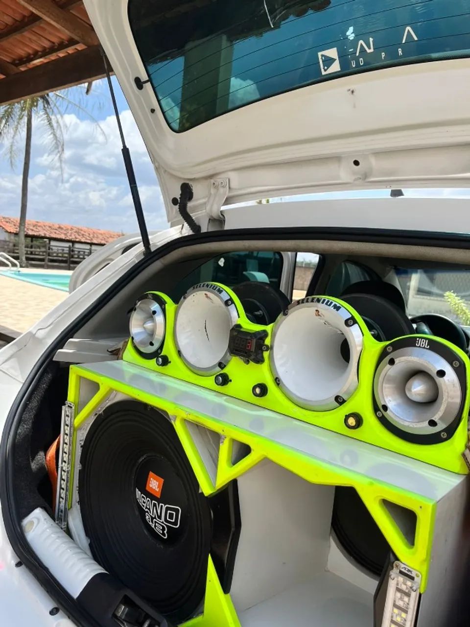 som de paredão-caixa trio