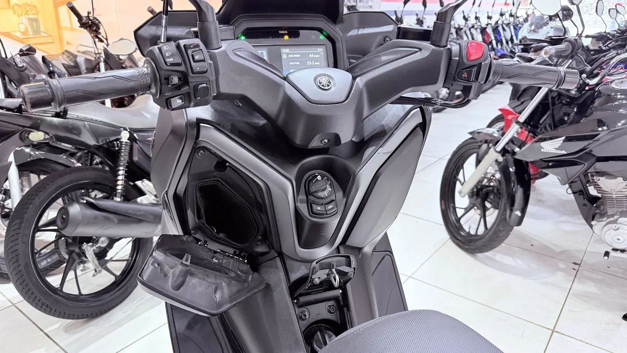 XMAX 300 2026 - Foto 2
