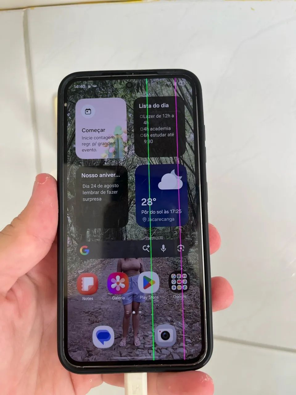 S23 com lista na tela 