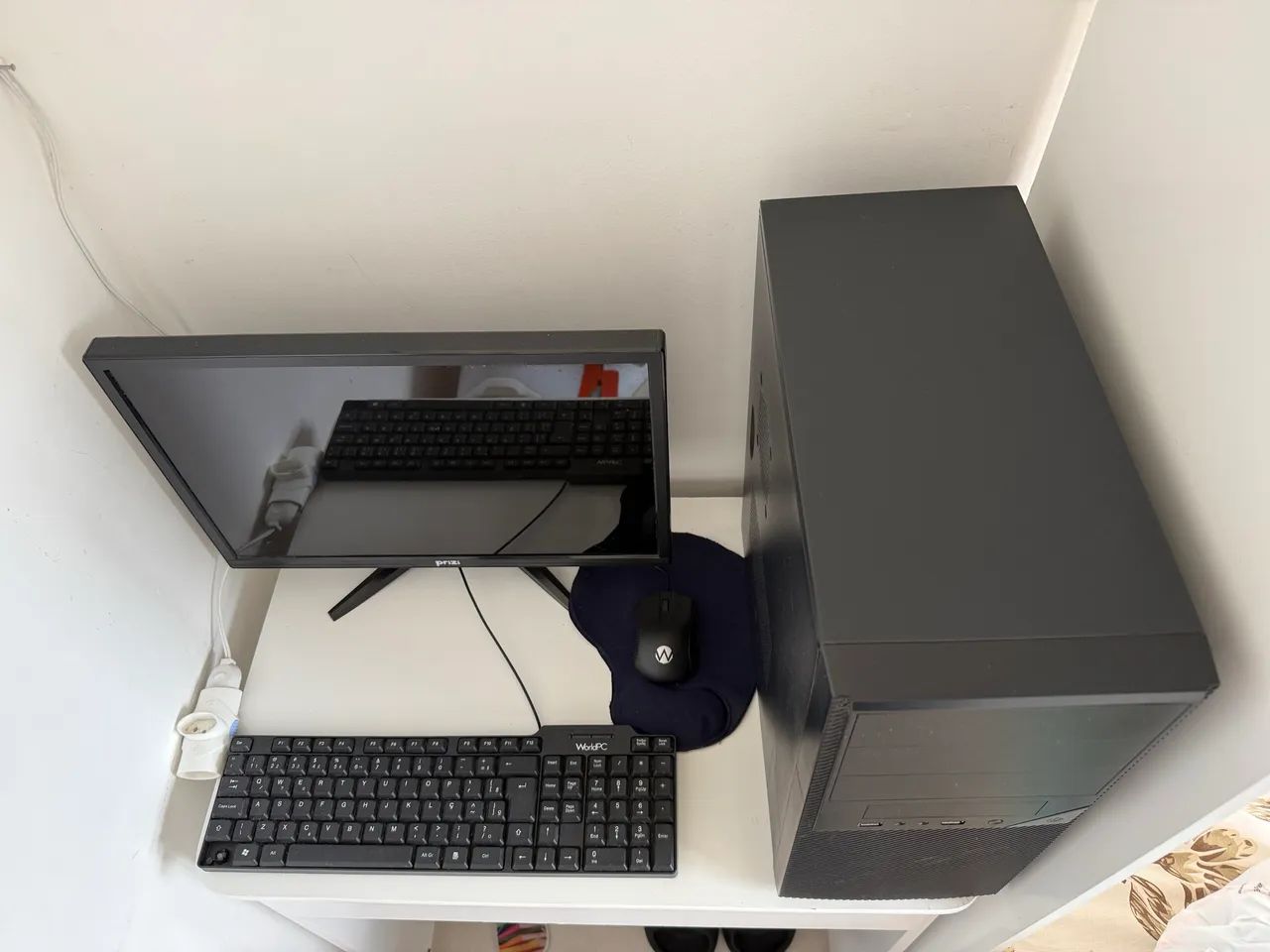 Computador da marca Prizi Slim 19 LED