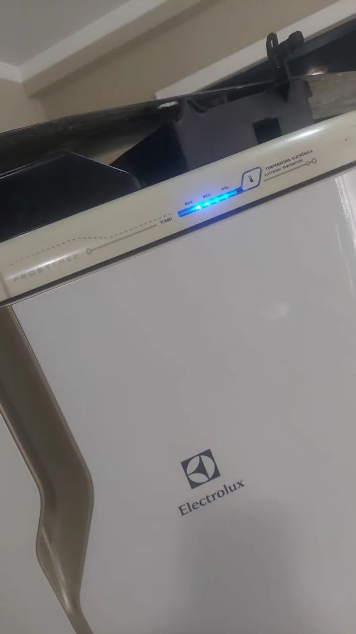Geladeira Electrolux rfe39 - usada
