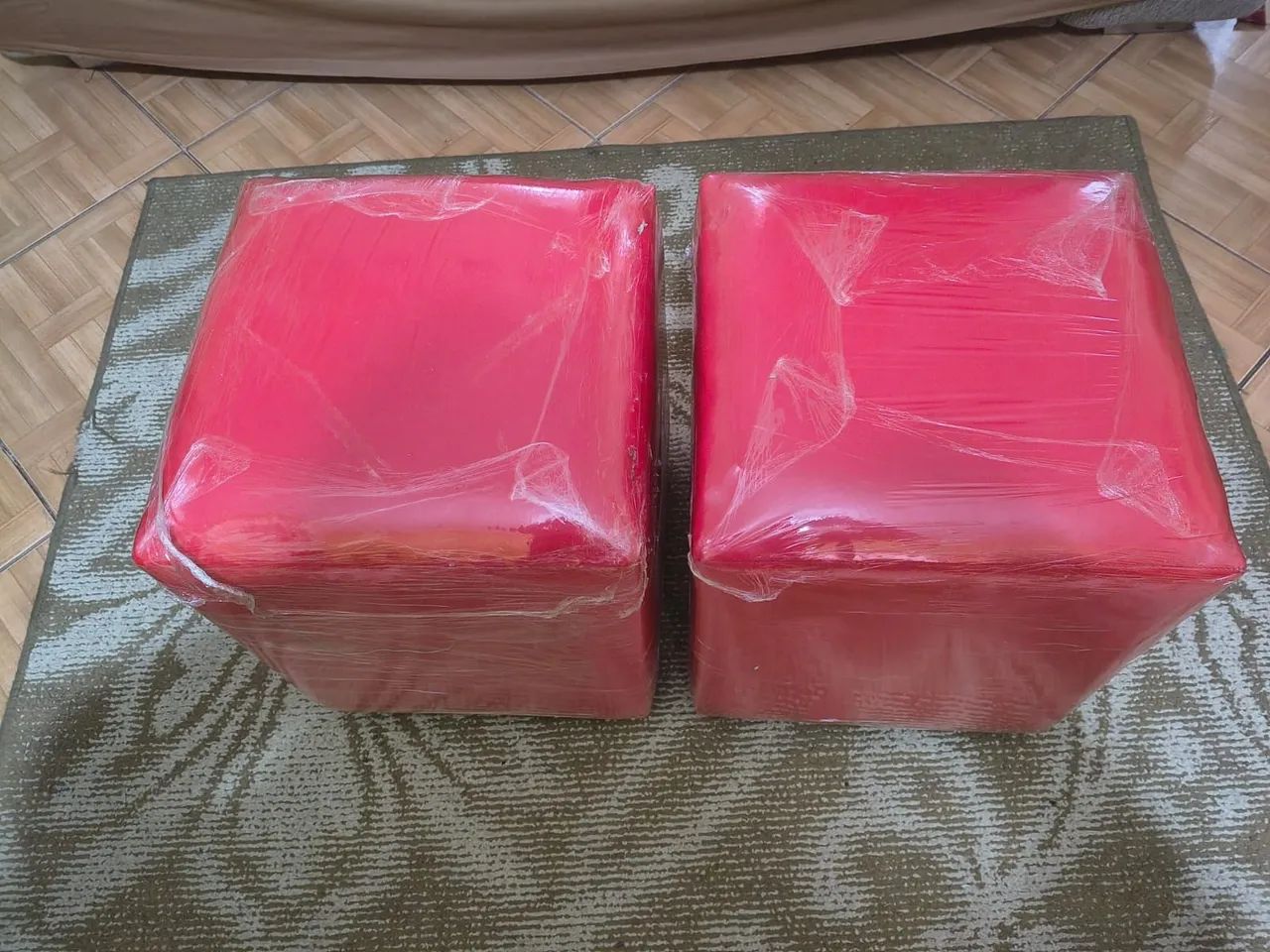 Dois puffs vermelho  - Foto 2