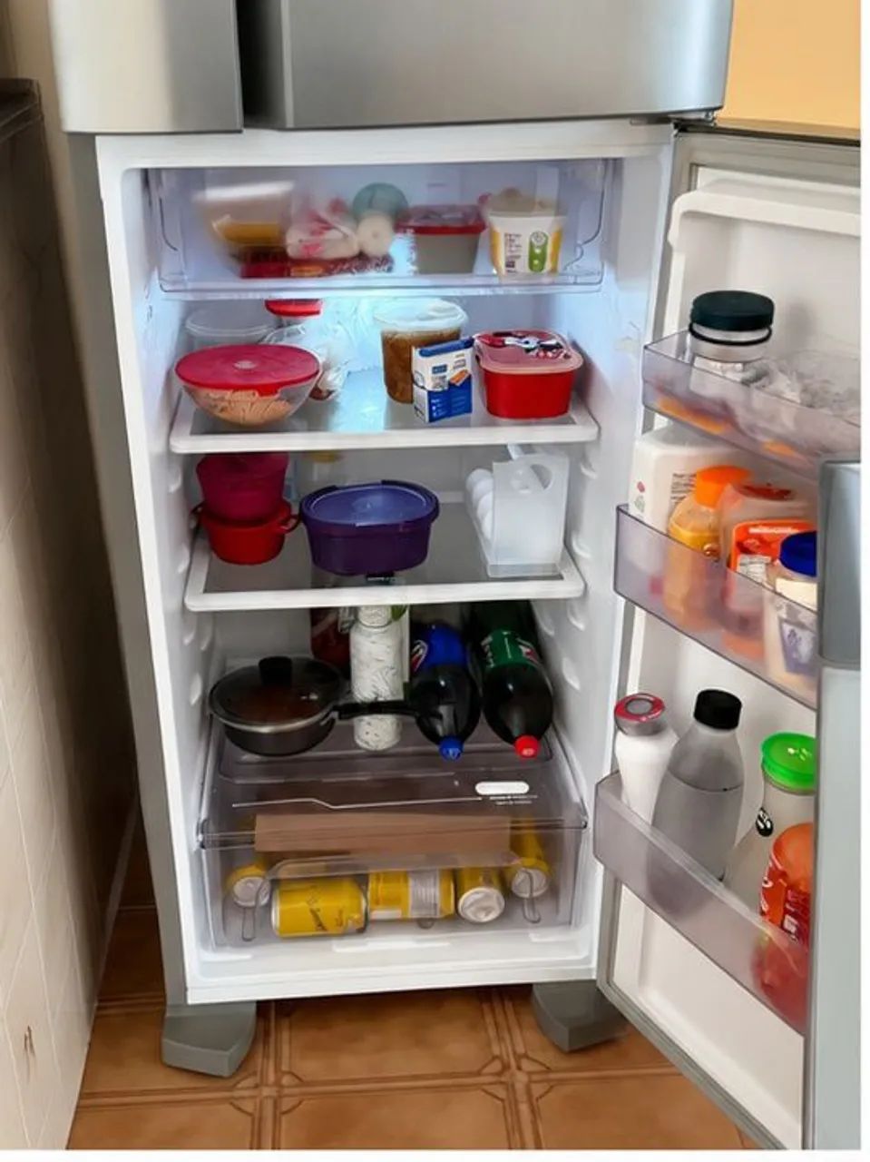 Vendo Geladeira Eletrolux em Ótimo Estado - Funcionando Perfeitamente! - Foto 3
