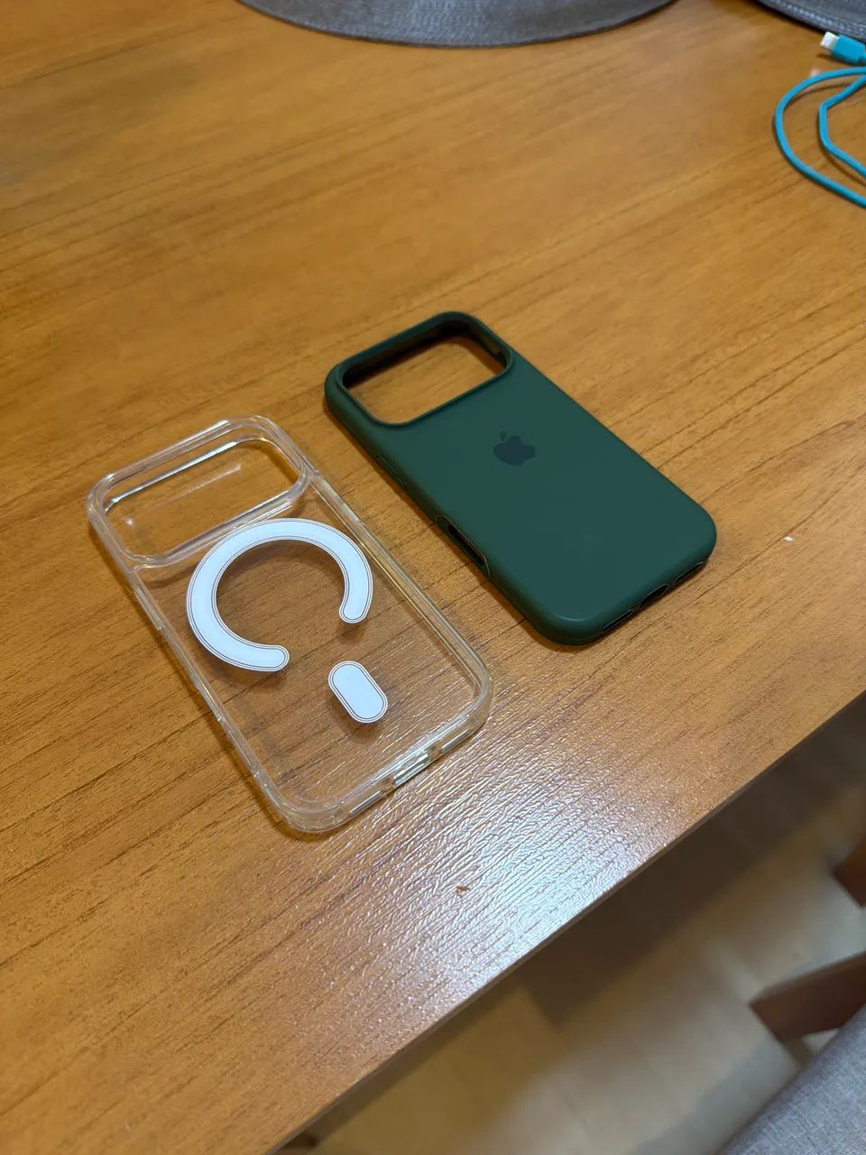 2 capinhas iPhone 17 pro