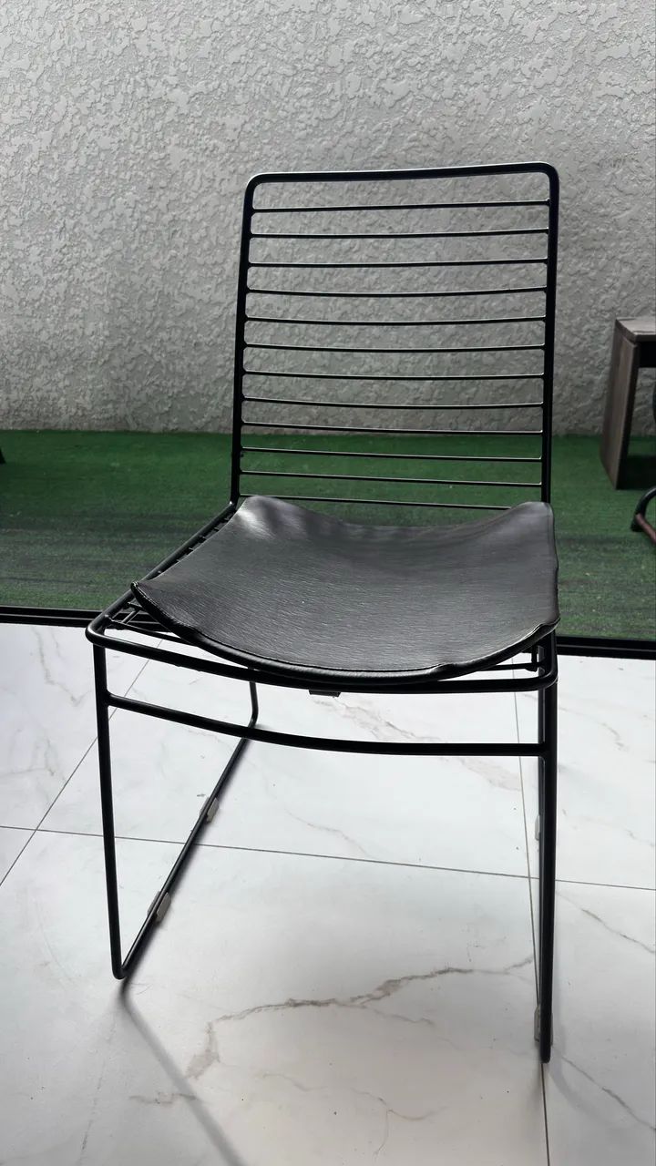 Mesa preta laqueada 1,50m x 1,00m + 2 cadeiras - Foto 4