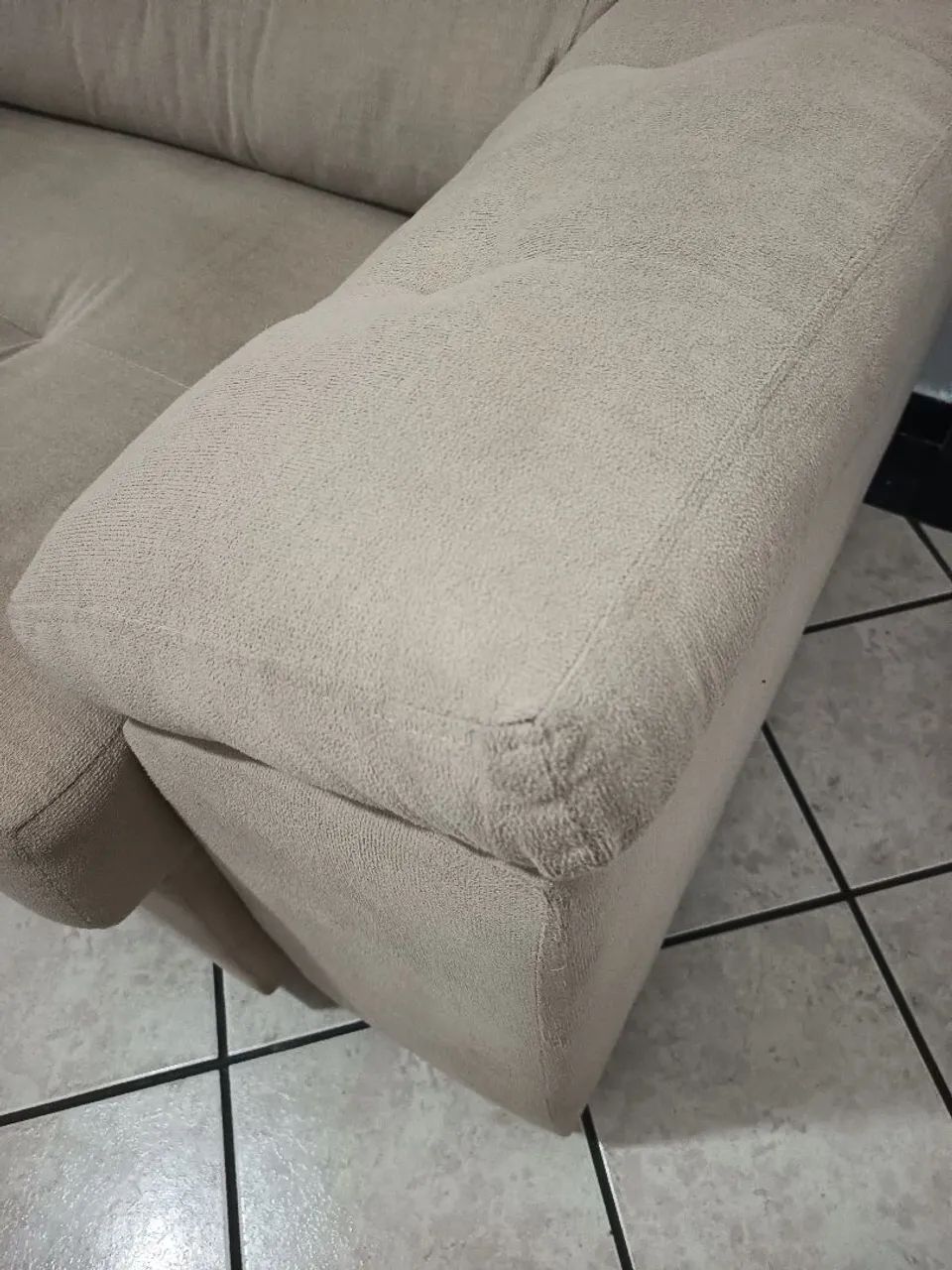 Sofá 4 lugares.bem conservado.sem.nenhum detalhes. - Foto 2