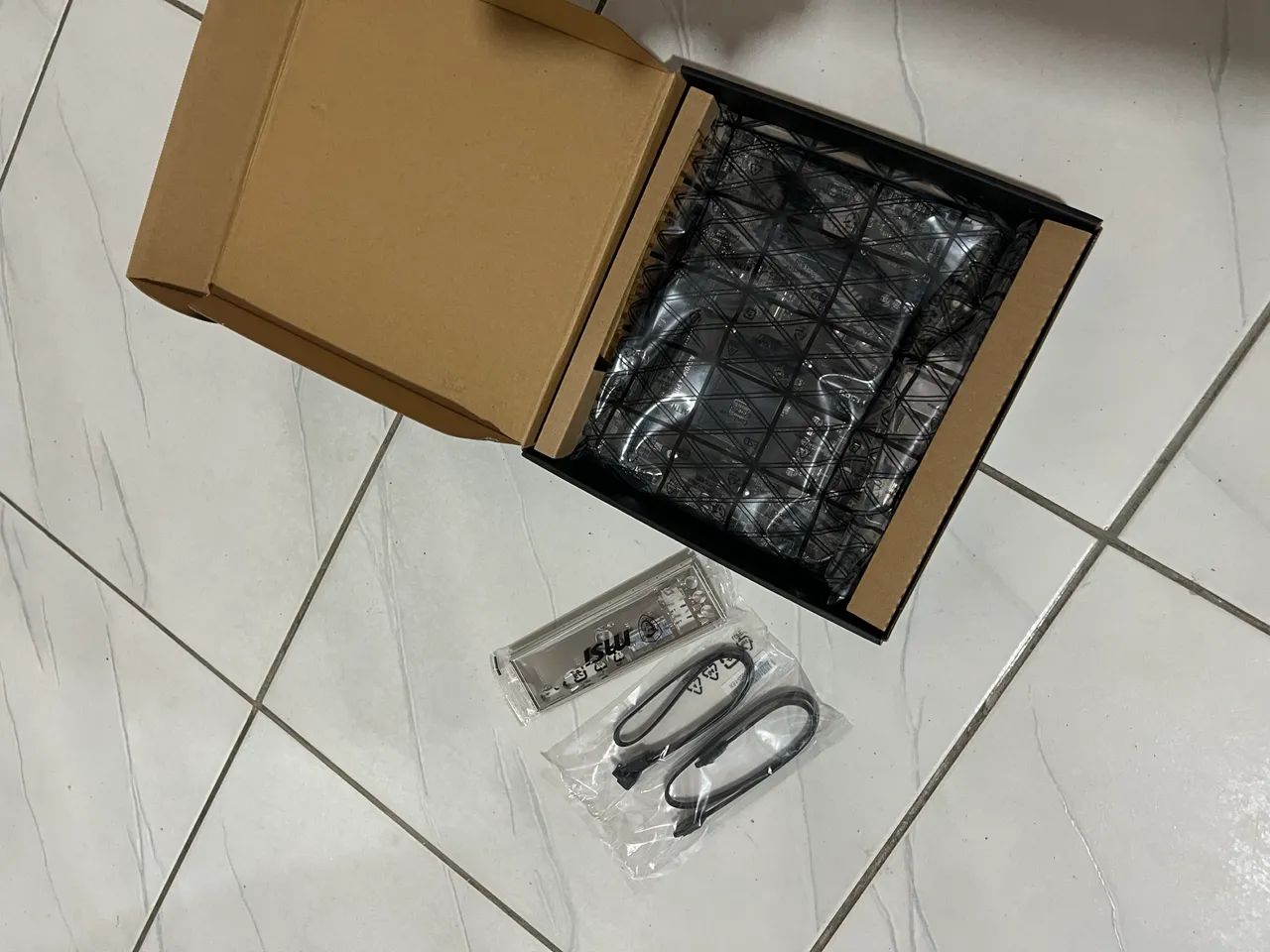 Placa mãe A520M -APRO   LACRADA NA CAIXA - Foto 3
