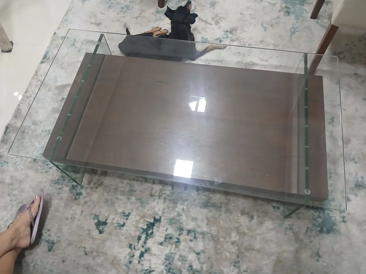 Mesa de centro para sala, madeira de lei e tampão de vidro - Foto 5