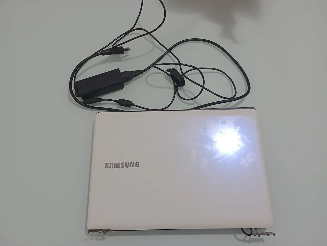 Vendo notebook Samsung para retiradas de peças porém funcionando 