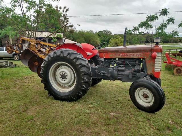 Vendo Trator 65x e Arado - Foto 5