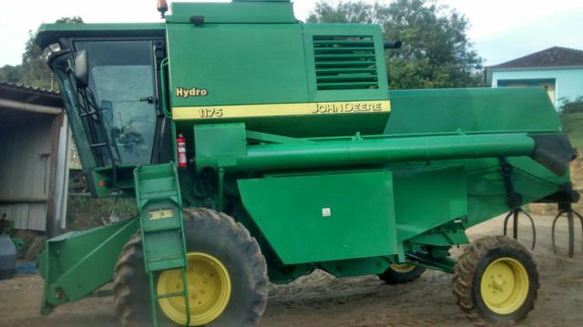 Colheitadeira John Deere 1175