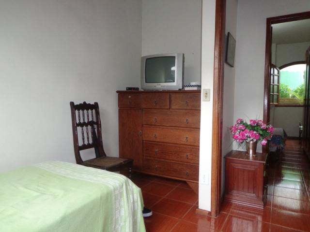 Excelente casa recuada em localização privilegiada. - Foto 14