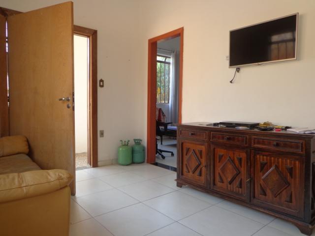 Casa em excelente localização , próximo a comércio variado. - Foto 4